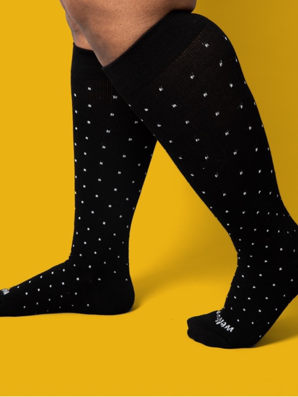 Wellow Men's Dot Crew Blue & Navy Wide Calf Compression Socks - Picture 5 of 6